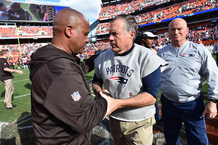 Patriots head coach Bill Belichick (right) shakes hands with former Browns coach Hue Jackson after a 2017 game. Belichick was the final head coach of the Browns before the team was moved to Baltimore after the 1995 season.
